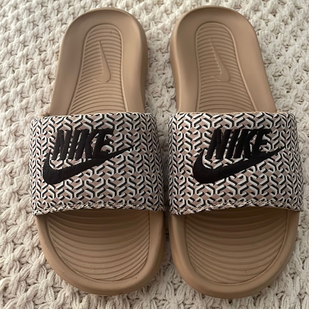 Nike slides